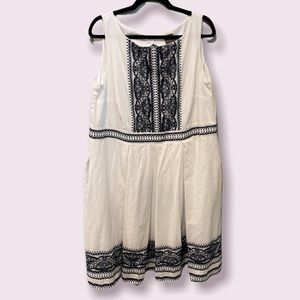 White dress with navy embroidery 18W Taylor Woman POCKETS